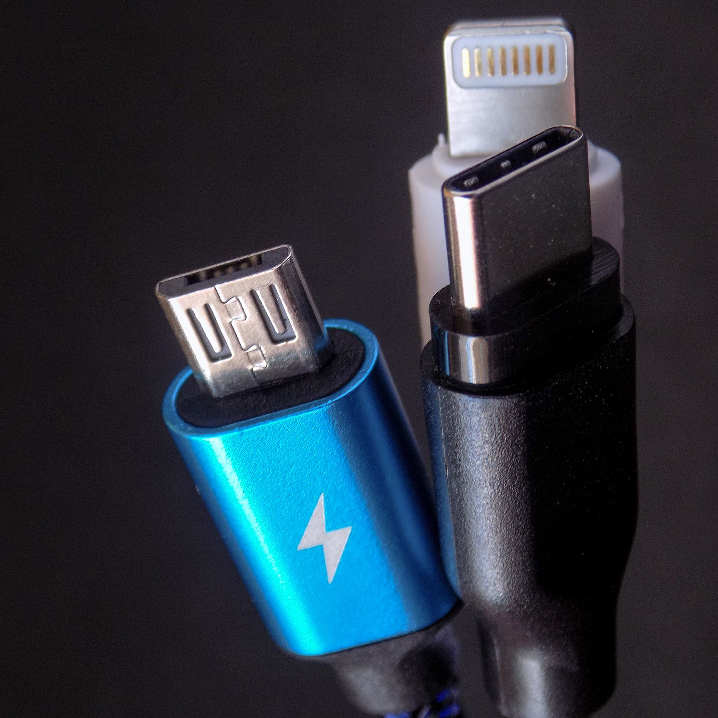 Zrozum Potęgę Kabli USB: Thunderbolt, e-Mark i Ładowanie 240W