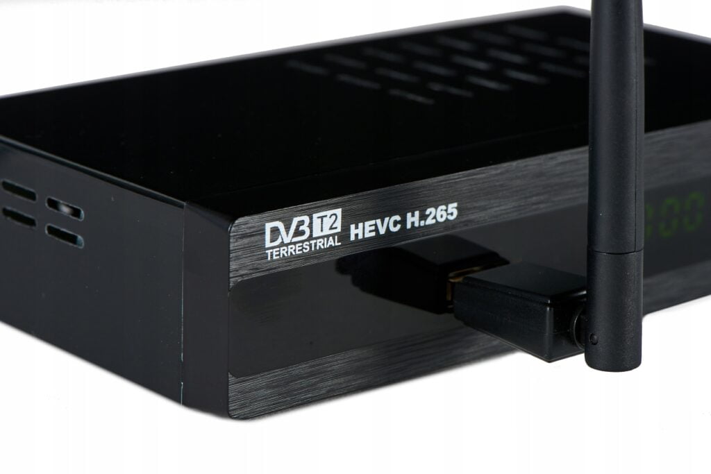 Приставки для цифрового ТВ (DVB-T2 и DVB-C)